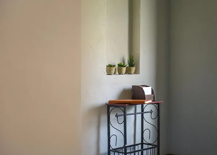Cozy 3-bedroom Family - Sleeps 8, Great Coffee Holiday home Pittsburgh