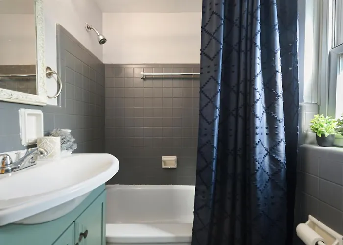 Holiday home Cozy 3-bedroom Family - Sleeps 8, Great Coffee Pittsburgh