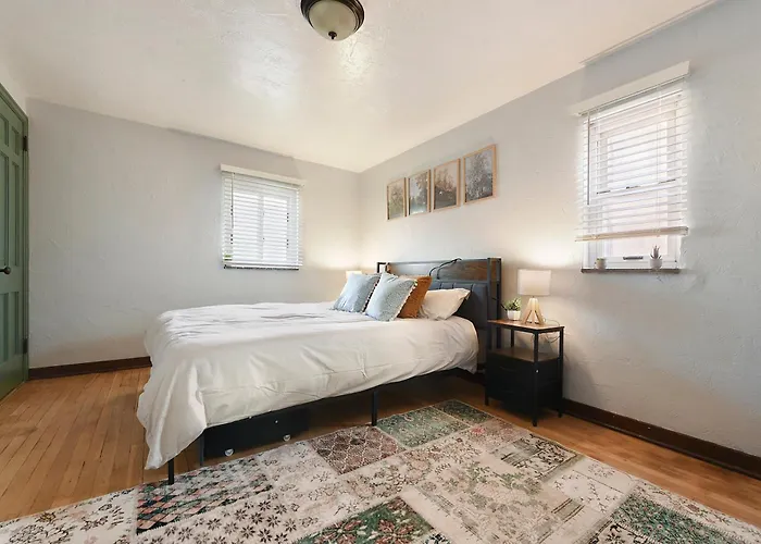 Cozy 3-bedroom Family - Sleeps 8, Great Coffee * Pittsburgh