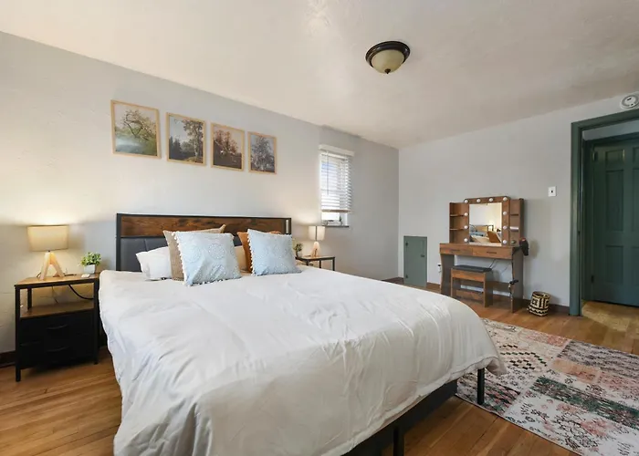 Cozy 3-bedroom Family - Sleeps 8, Great Coffee Holiday home *