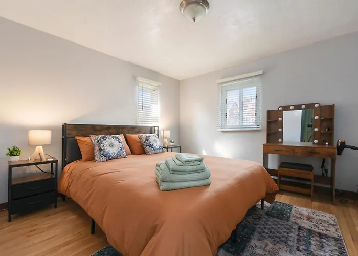 Cozy 3-bedroom Family - Sleeps 8, Great Coffee * Pittsburgh