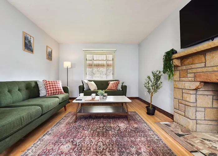 Cozy 3-bedroom Family - Sleeps 8, Great Coffee Pittsburgh