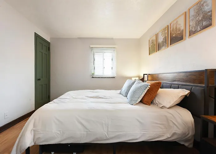 Holiday home Cozy 3-bedroom Family - Sleeps 8, Great Coffee Pittsburgh